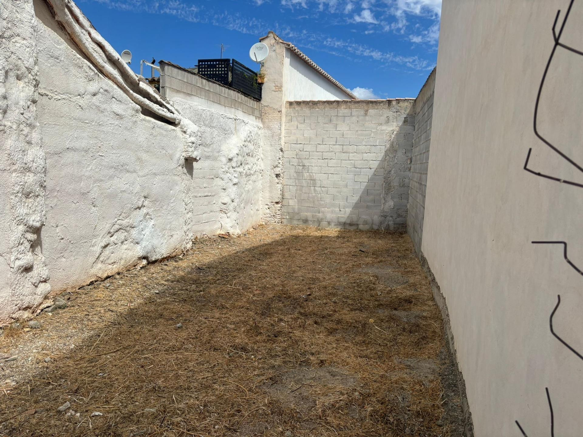 Venta de terreno urbano en  centro de Caparacena.