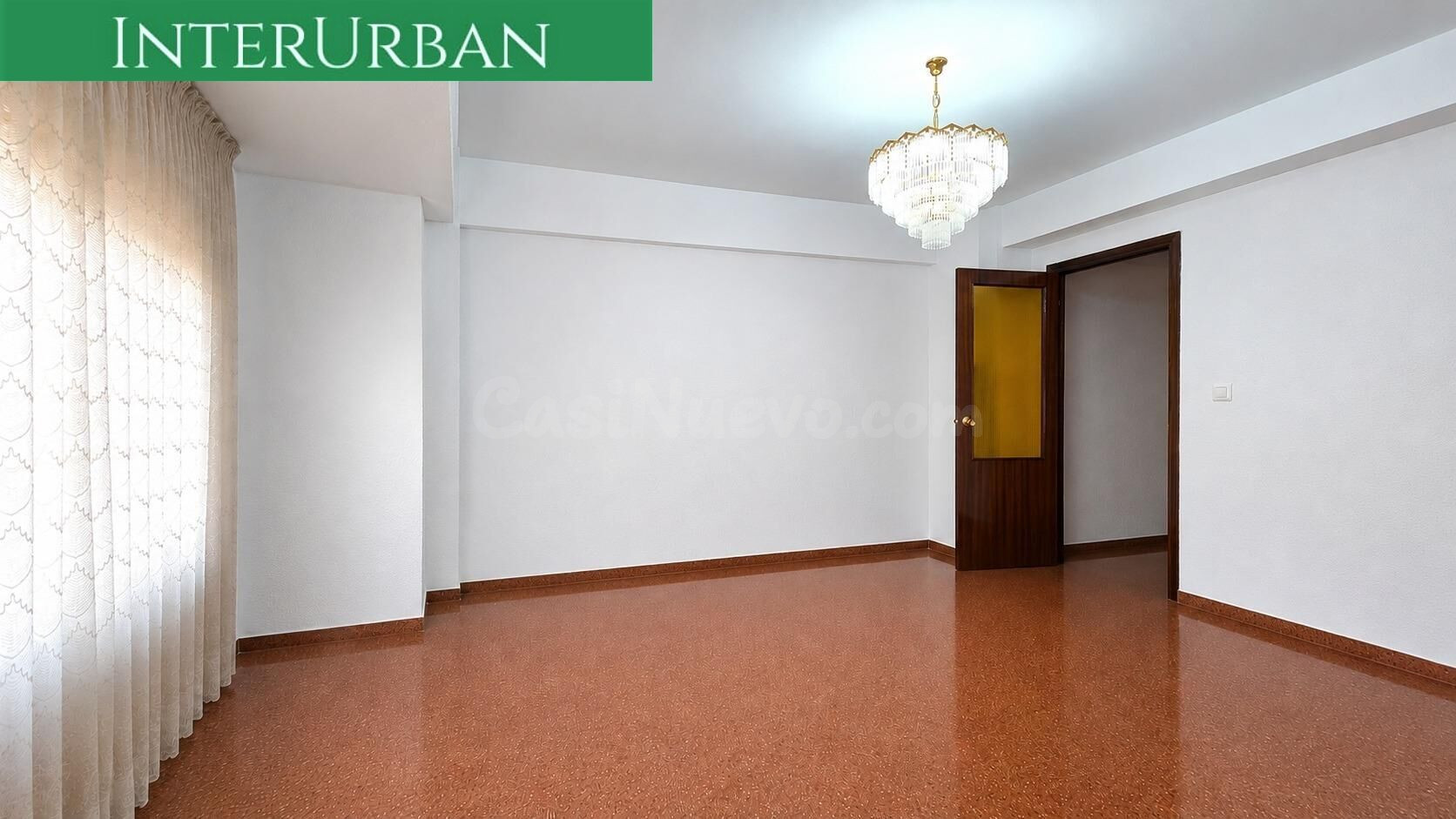 Amplio piso con 4 habitaciones y ascensor junto a Mura – Llíria