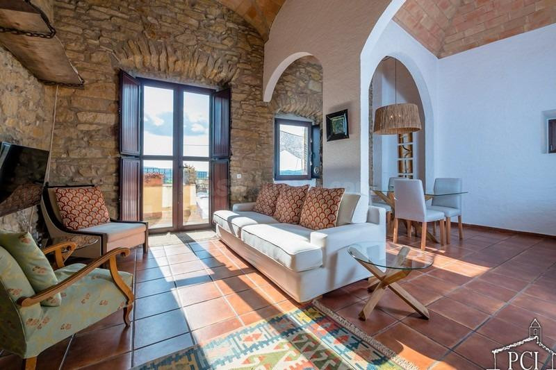 ALQUILER TURÍSTICO - Apartamento  rústico en el centro histórico de Pals