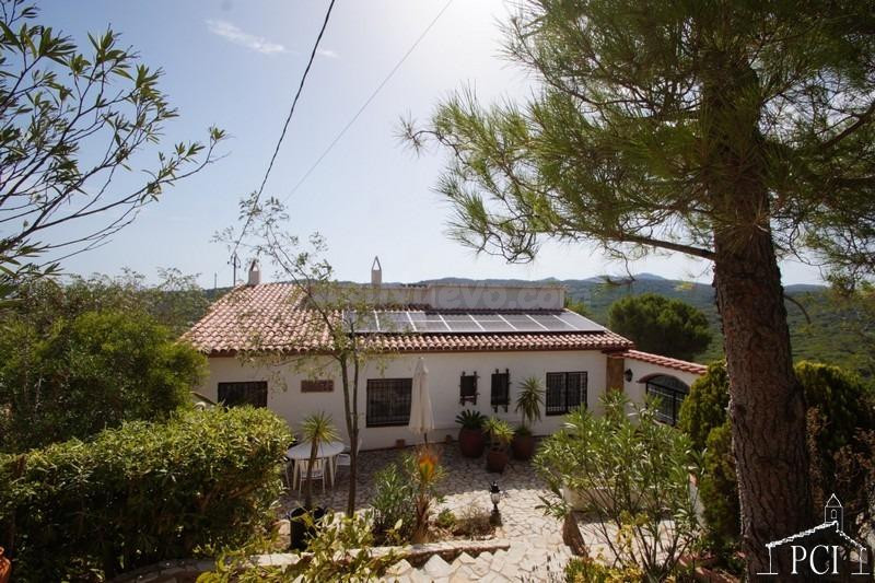 PALS - Casa reformada estilo moderno con 2 apartam. indep.., piscina privada, orientación sur.