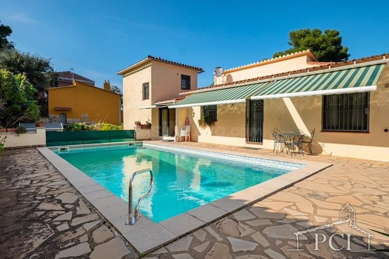 ALQUILER TURÍSTICO - Casa con piscina privada en Pals