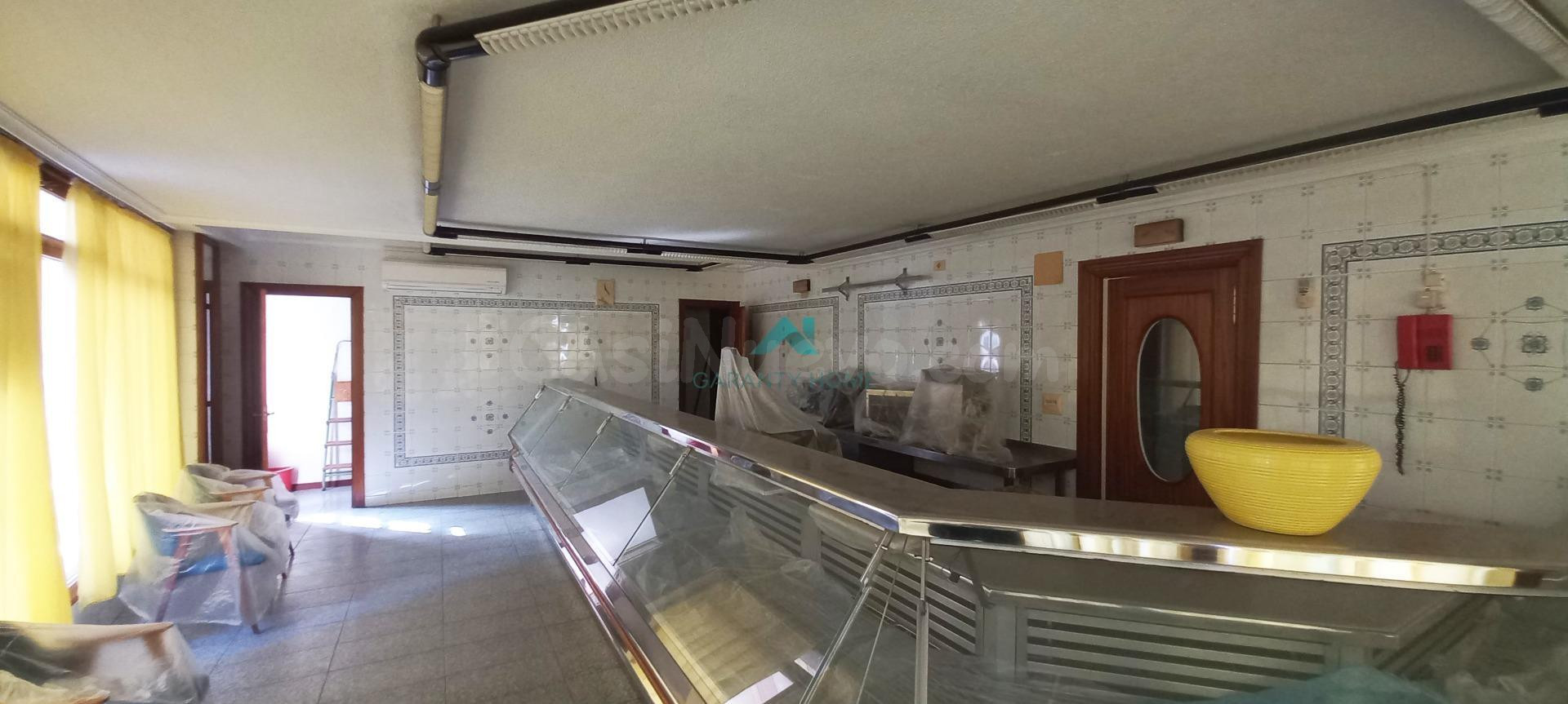 Se vende local comercial en Santoña