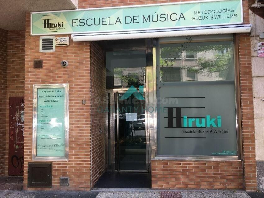 Se vende local comercial en Vitoria