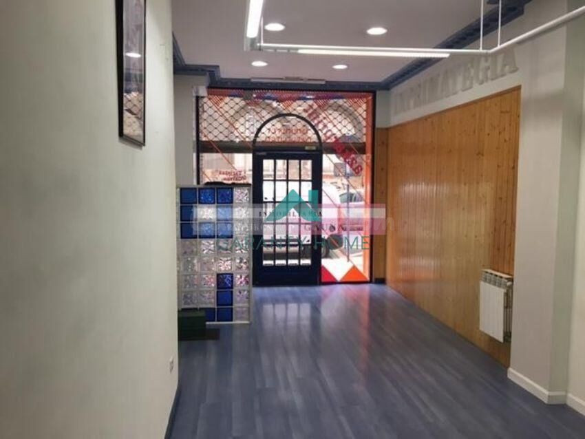 Se vende local comercial en Vitoria