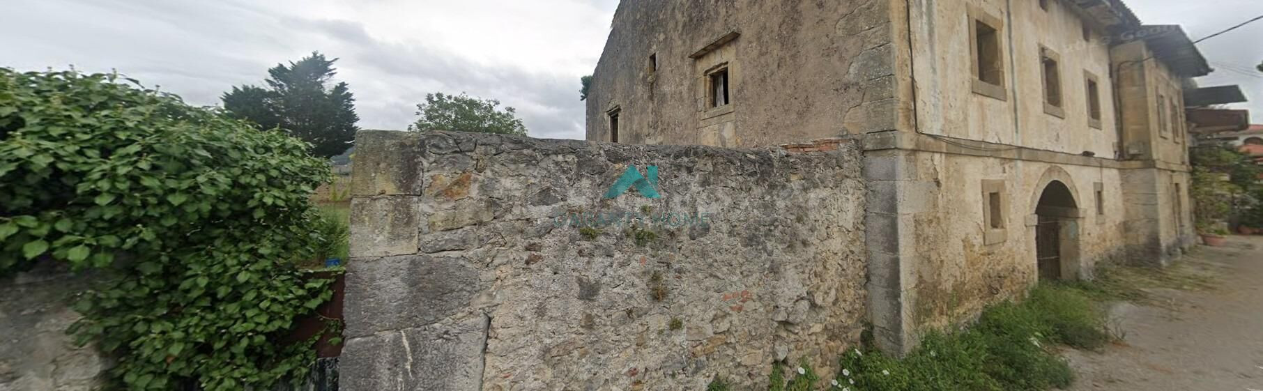 Se vende casa con terreno en Bárcena de Cicero