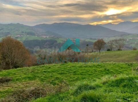 Se vende terreno rústico en Rasines