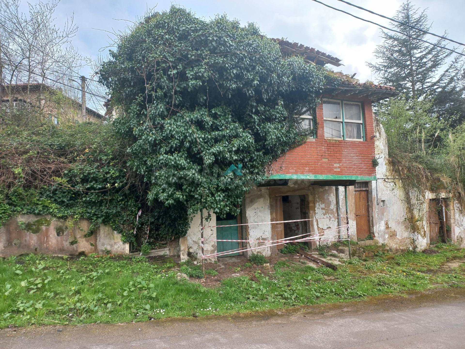 Se vende casa con licencia de rehabilitación y ampliación en Limpias