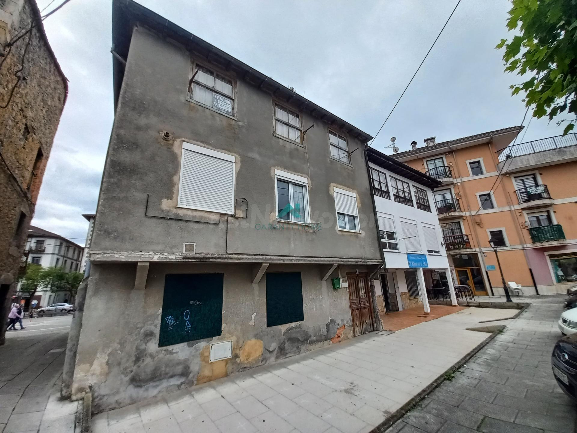 Se vende edificio en Ramales de la Victoria