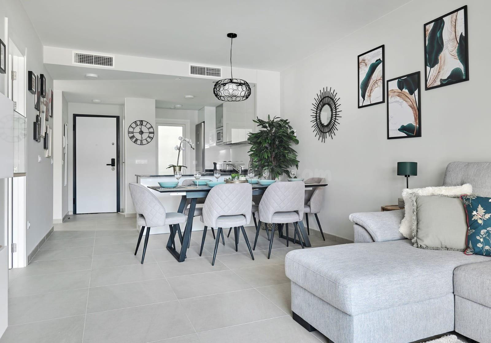 Apartamento moderno con licencia turística en Playa Flamenca: 3 hab, 2 baños, piscina - foto 4
