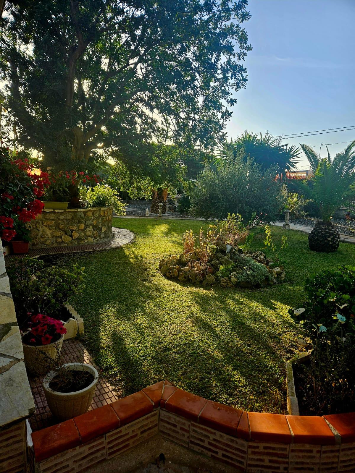 Villa con hermoso jardín y piscina en el pintoresco pueblo de Busot - foto 3