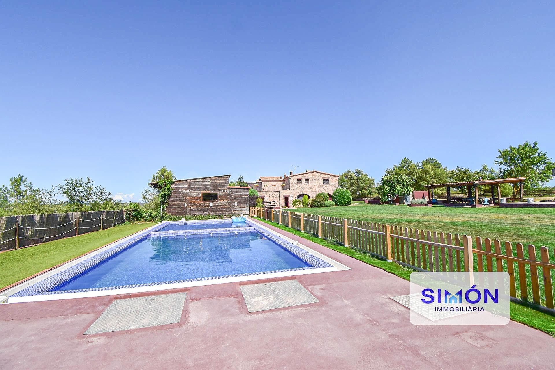 ESPECTACULAR masía, reformada y equipada con piscina, pádel, voley, baloncesto, parque infantil...
