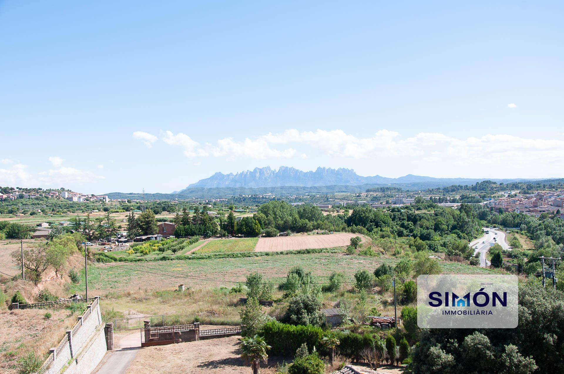 ¡Exclusiva TORRE en Manresa, tranquila, privada y excelentes vistas a Montserrat!