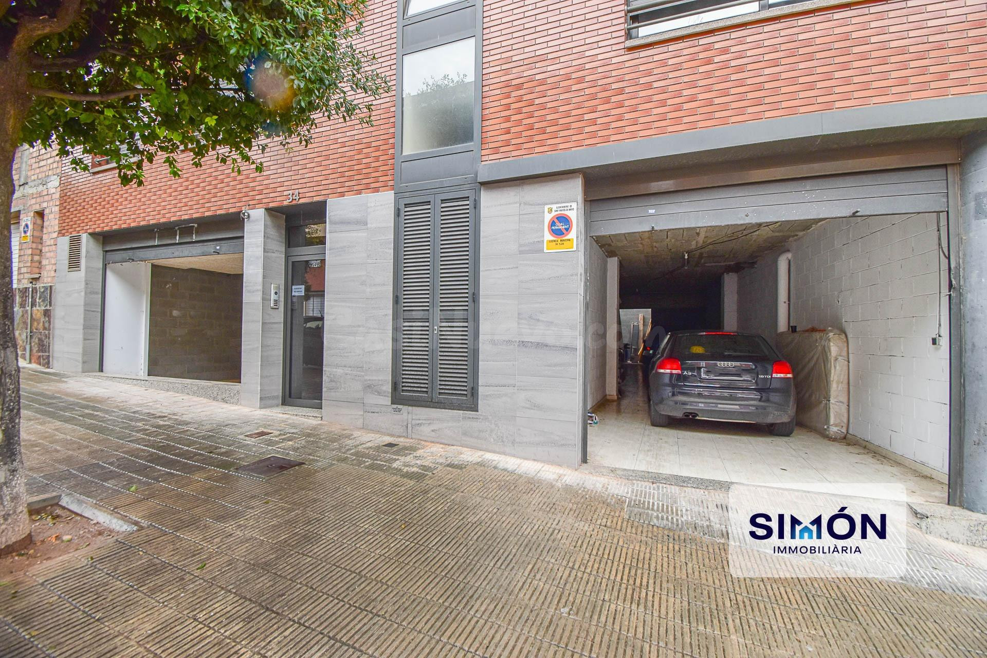¡Local comercial de 266m2 a pie de calle y muy bien situado!