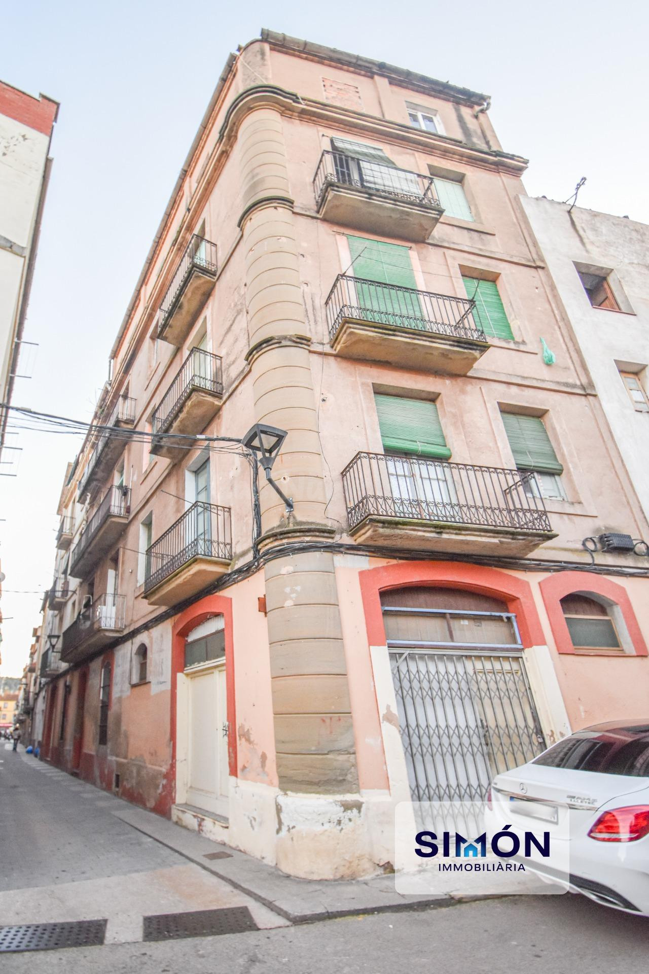 ¡Edificio de 629 m2 para inversores, alquilado en el centro  - foto 2