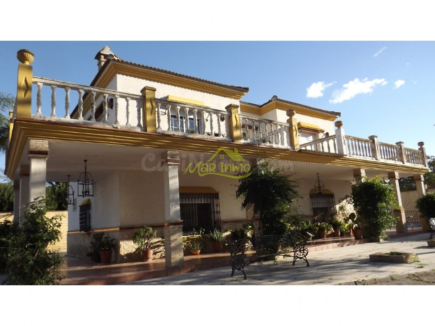 ESPECTACULAR MANSION EN ALJARAQUE