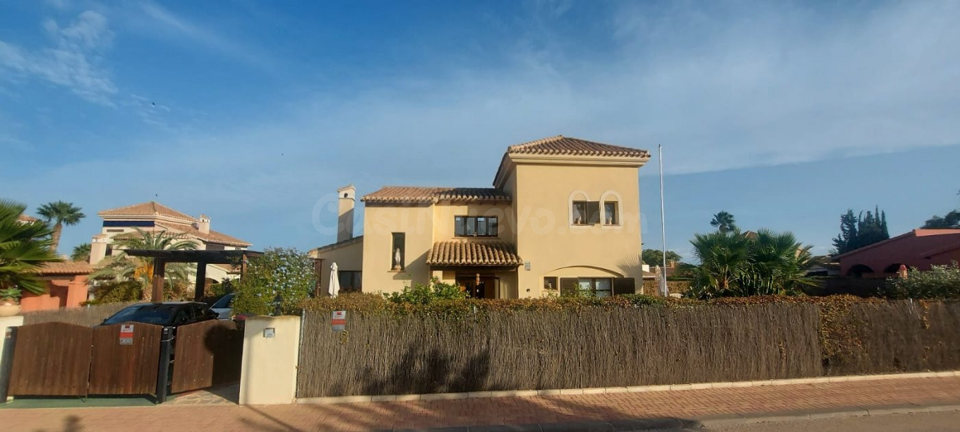 A LA VENTA GRAN VILLA EN HACIENDA DEL ÁLAMO