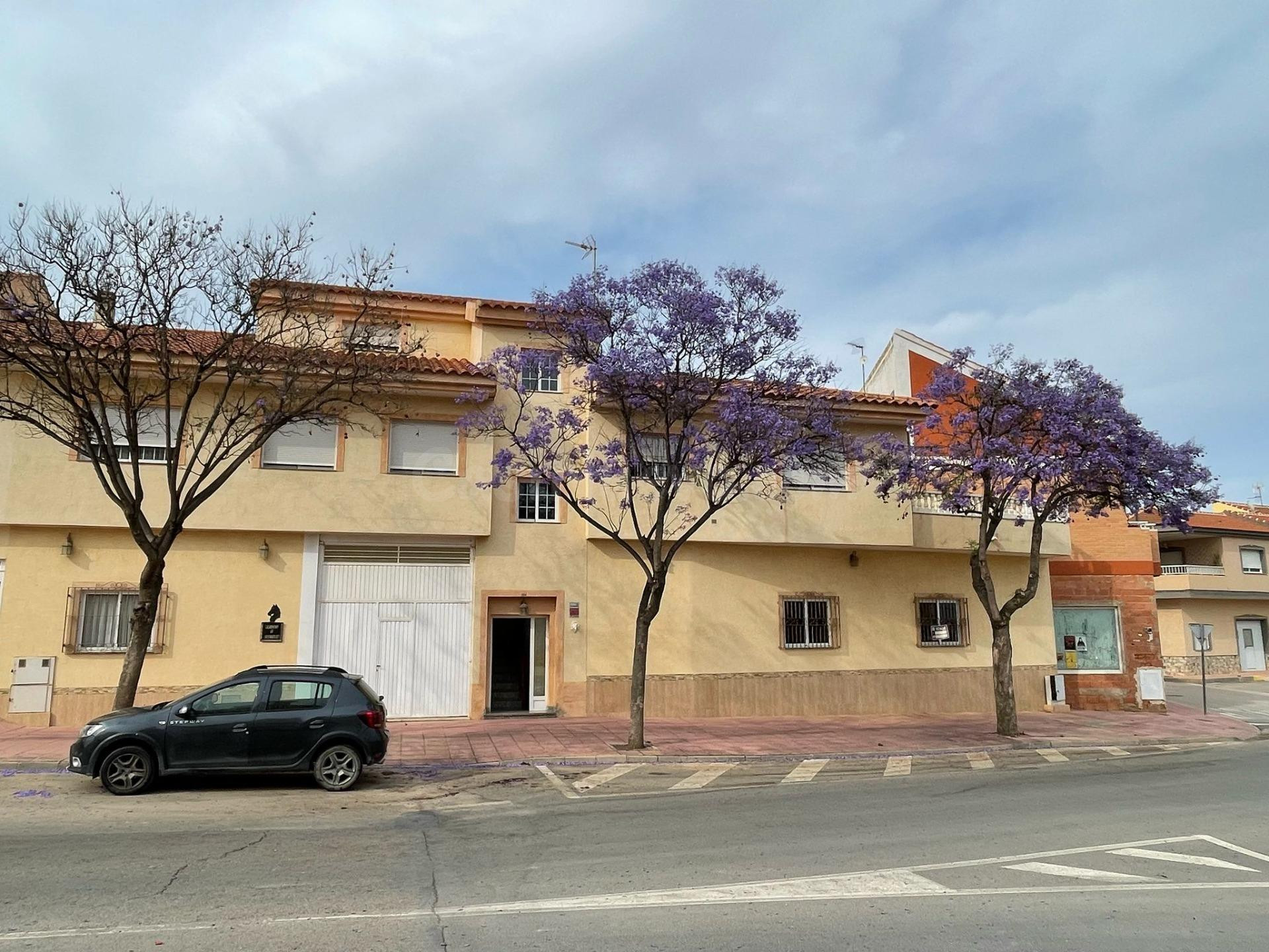 ¡EDIFICIO EN BALSICAS CON OPCIÓN A TRES VIVIENDAS INDEPENDIENTES!
