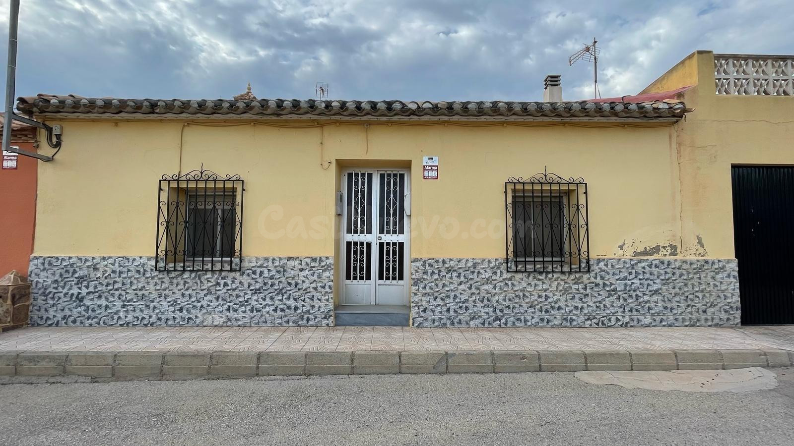 CASA CON PATIO Y MUCHAS POSIBILIDADES EN EL ESCOBAR (MURCIA)