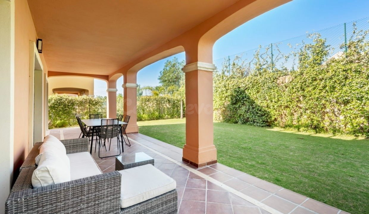Venta de villas de lujo y pareados en Estepona.
