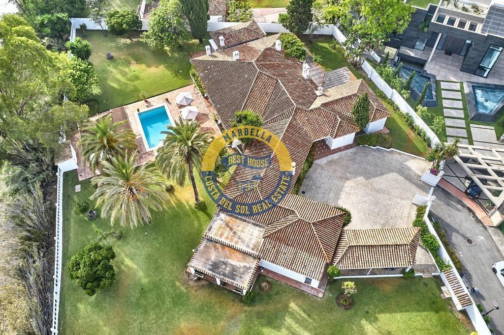 IMPRESIONANTE VILLA EN GUADALMINA BAJA