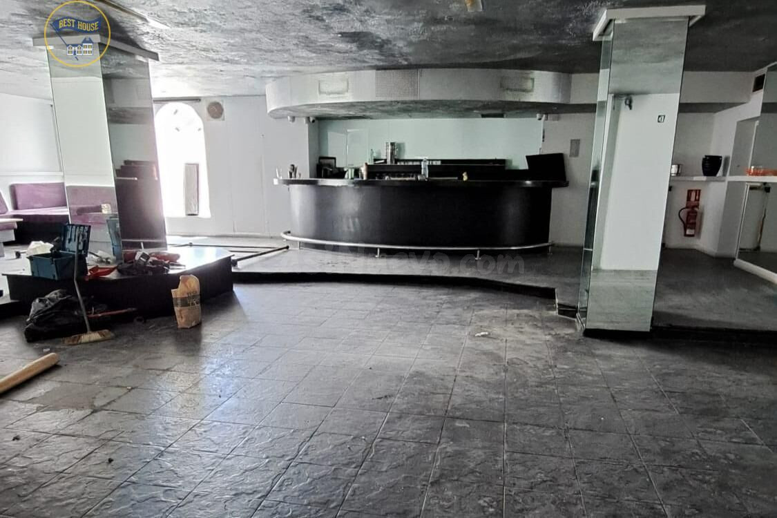 Increíble oportunidad comercial en venta en Puerto Banús