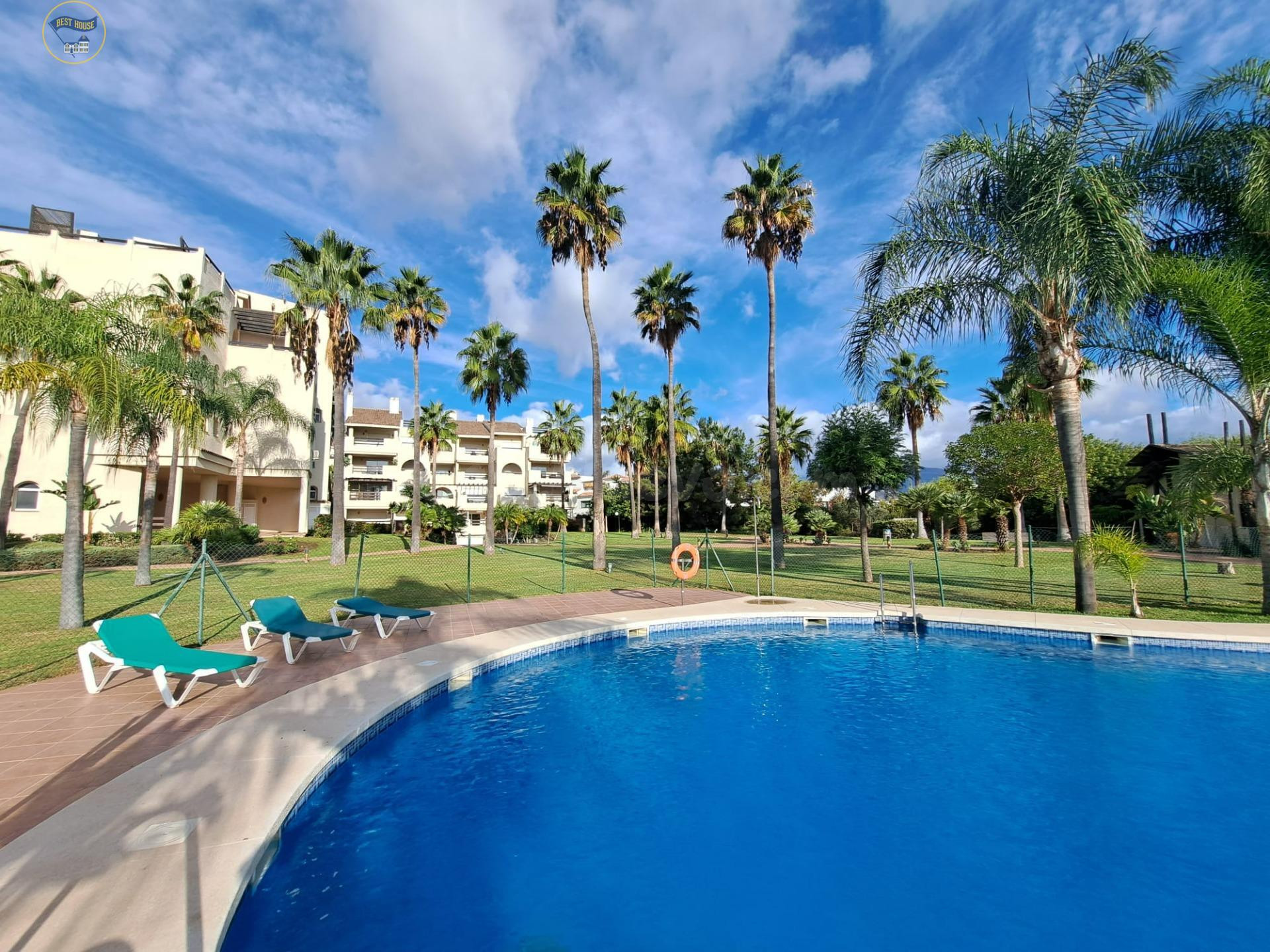 Venta de piso en El Paraíso,Estepona