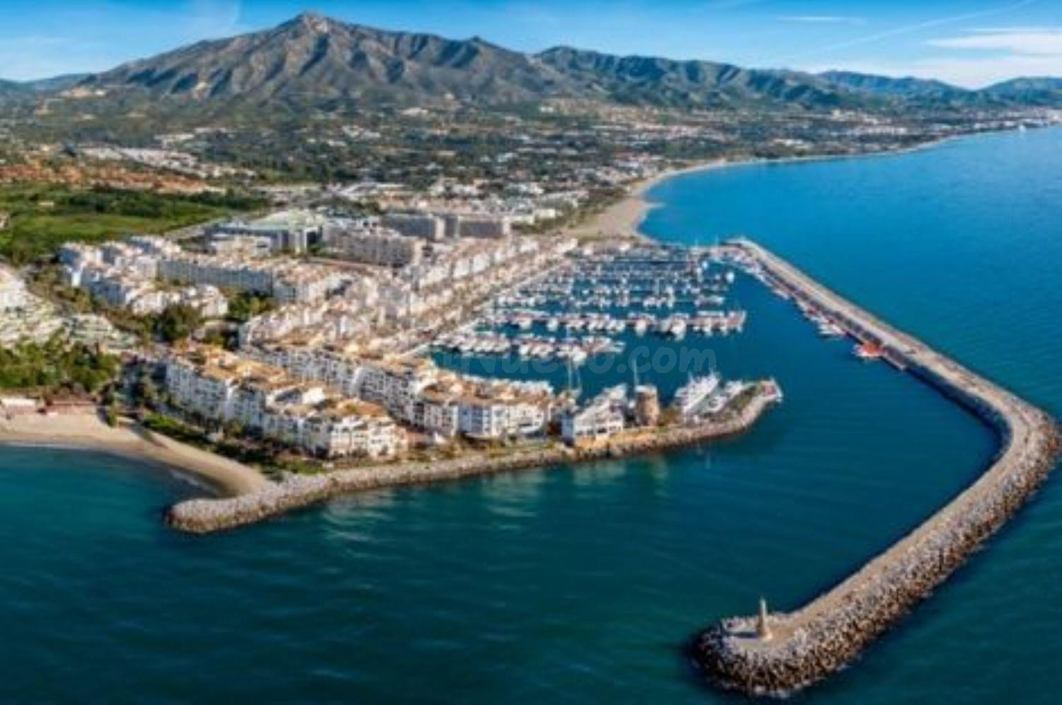 Bonito piso en Puerto Banús.