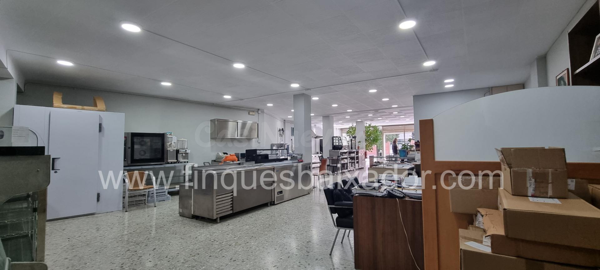 ¡FINQUES BAIXADOR PRESENTA ESTE LOCAL COMERCIAL EN PLENO CENTRO DE GAVÀ!