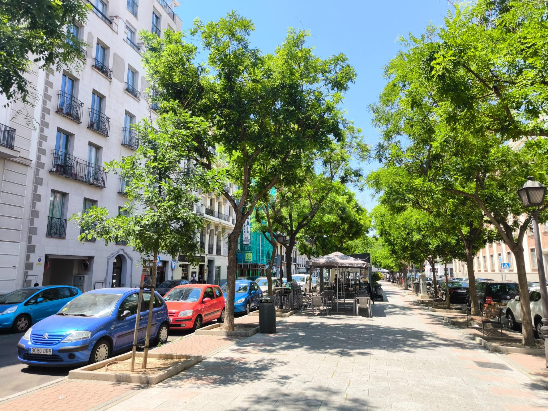 Plaza de garaje para coche grande