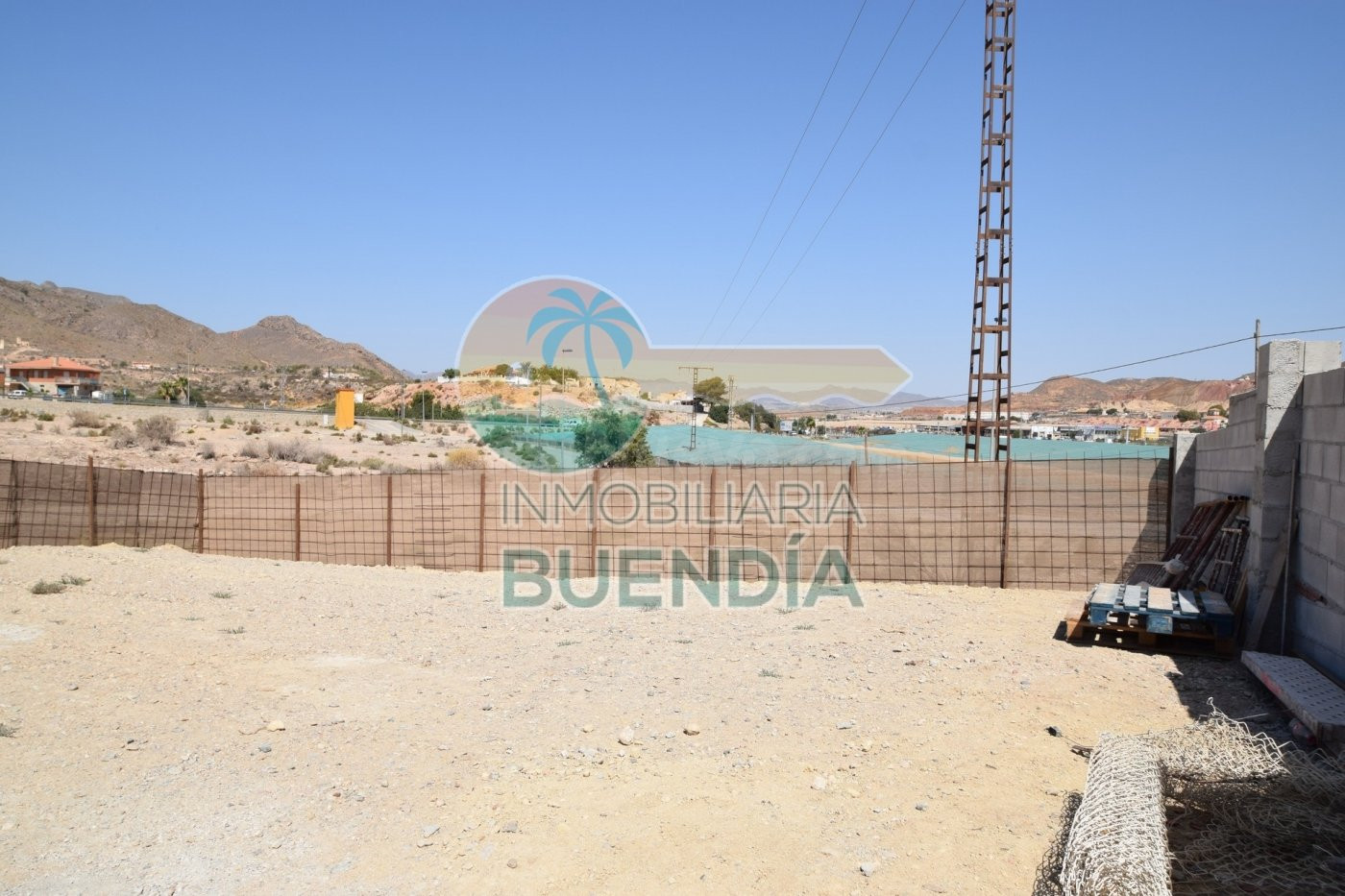 AMPLIO SOLAR A UNOS KILOMETROS DE BOLNUEVO