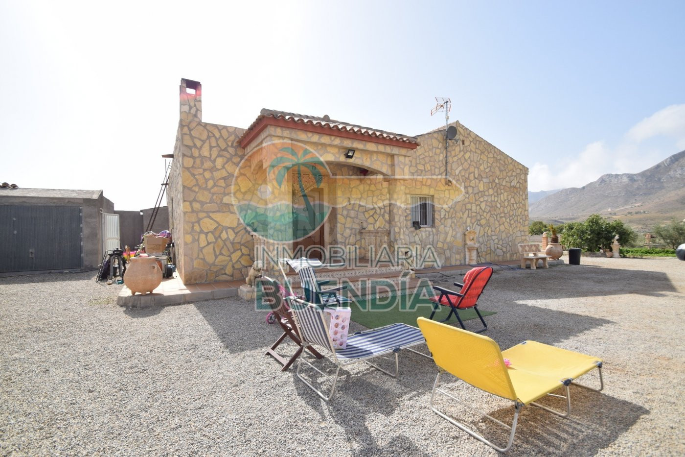 BONITO CHALET CON AMPLIA PARCELA  Y JARDIN EN UN ENTORNO TRANQUILO DE MAZARRON