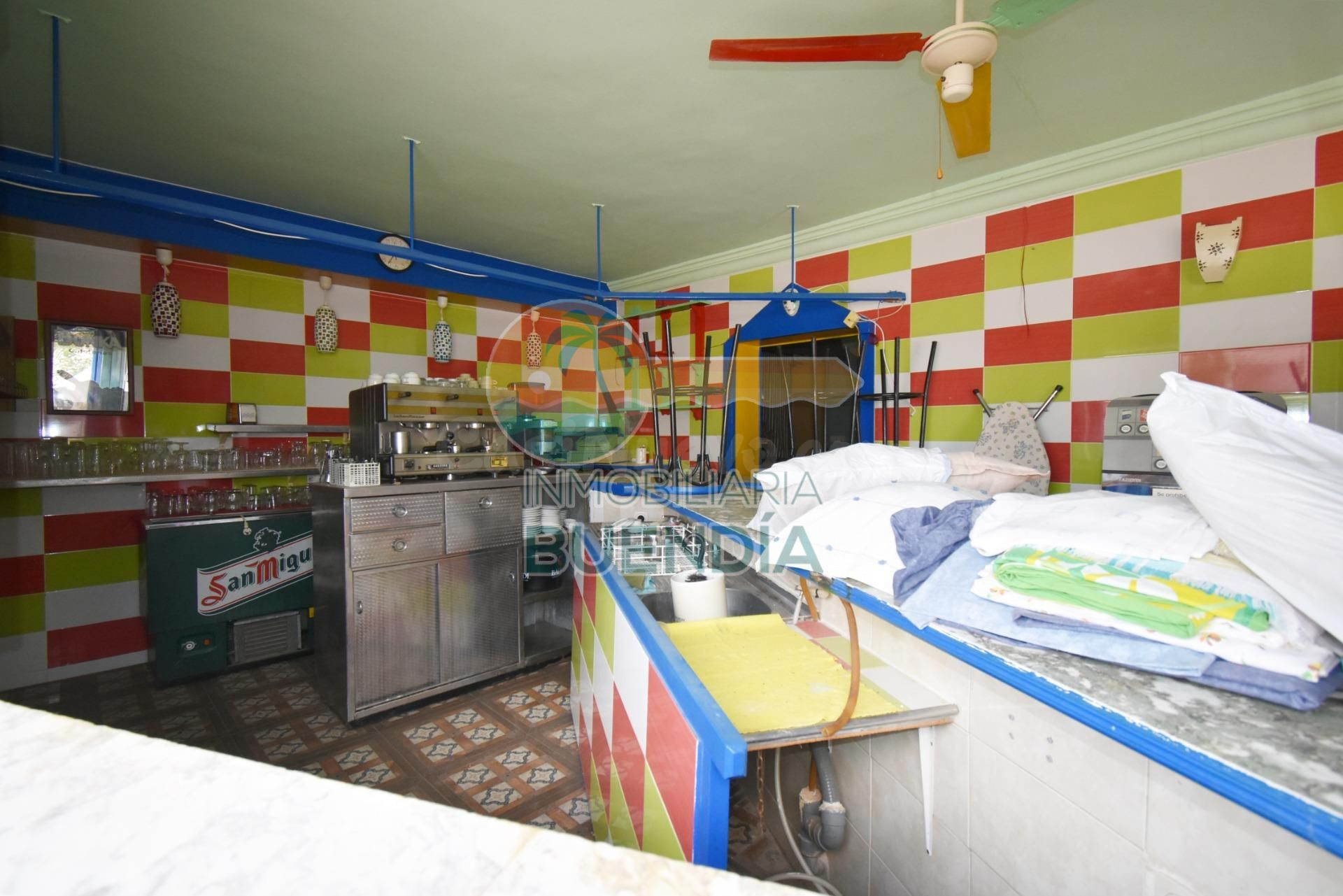 LOCAL COMERCIAL EN MUY BUENA ZONA DEL PUERTO DE MAZARRÓN