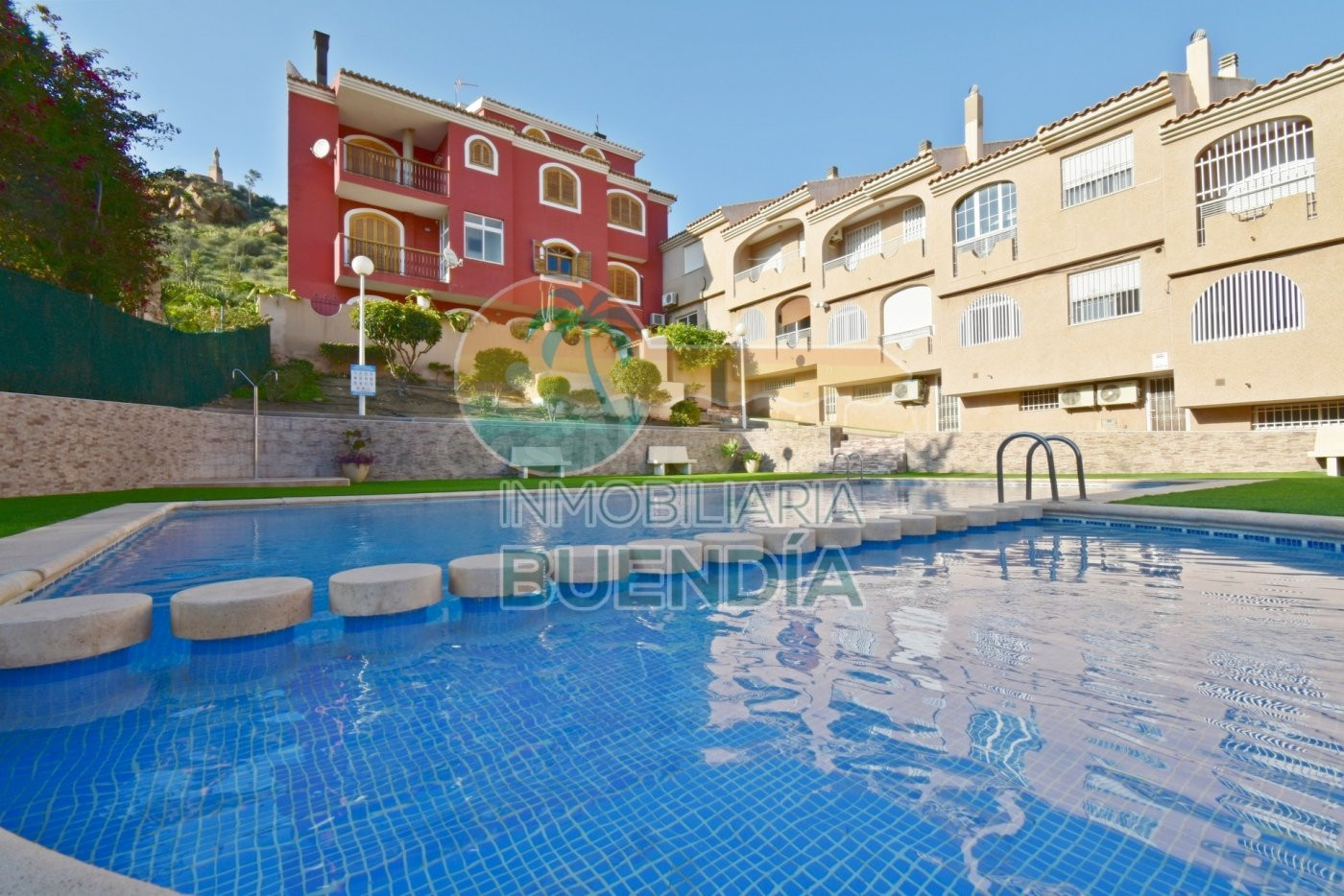 FANTÁSTICO DÚPLEX CON PISCINA COMUNITARIA
