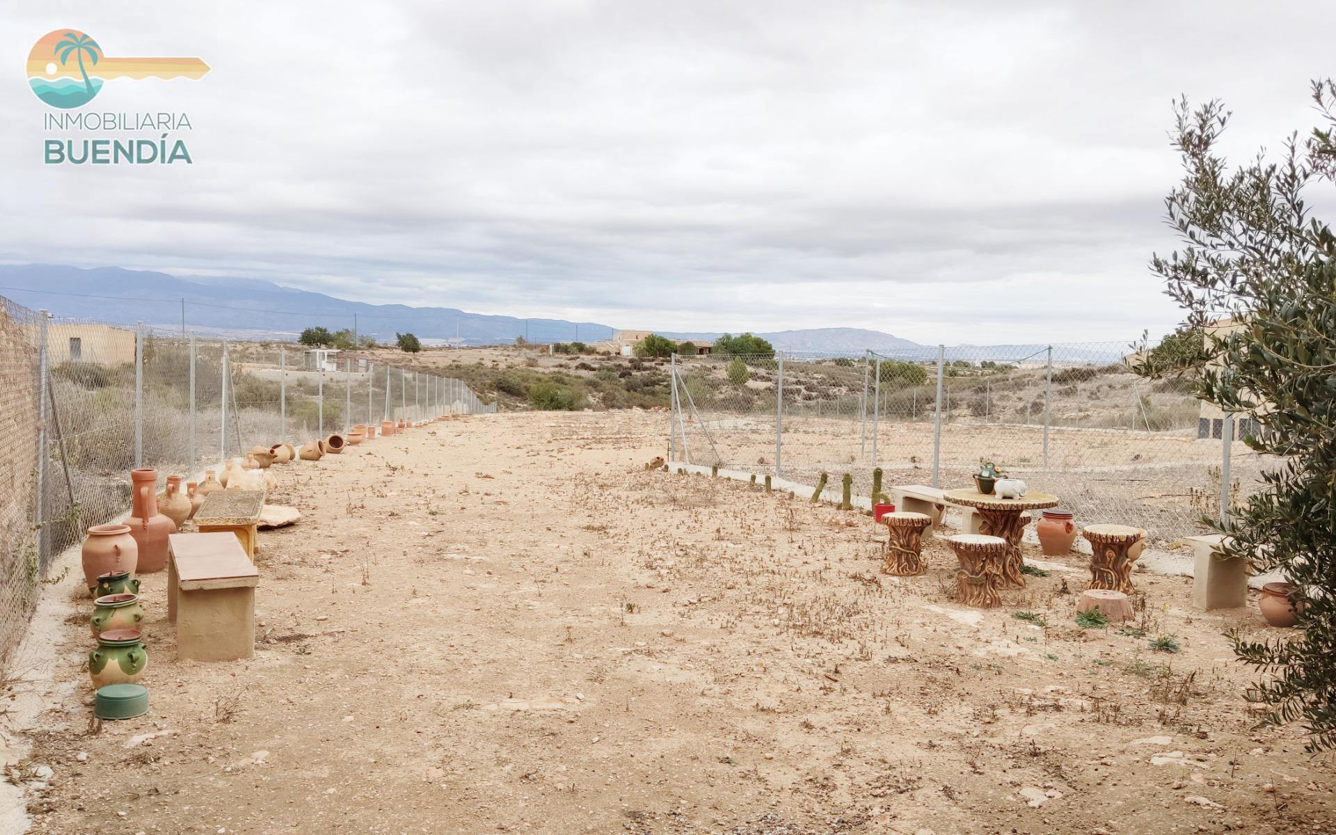 CASA DE CAMPO EN TOTANA CON AMPLIO TERRENO