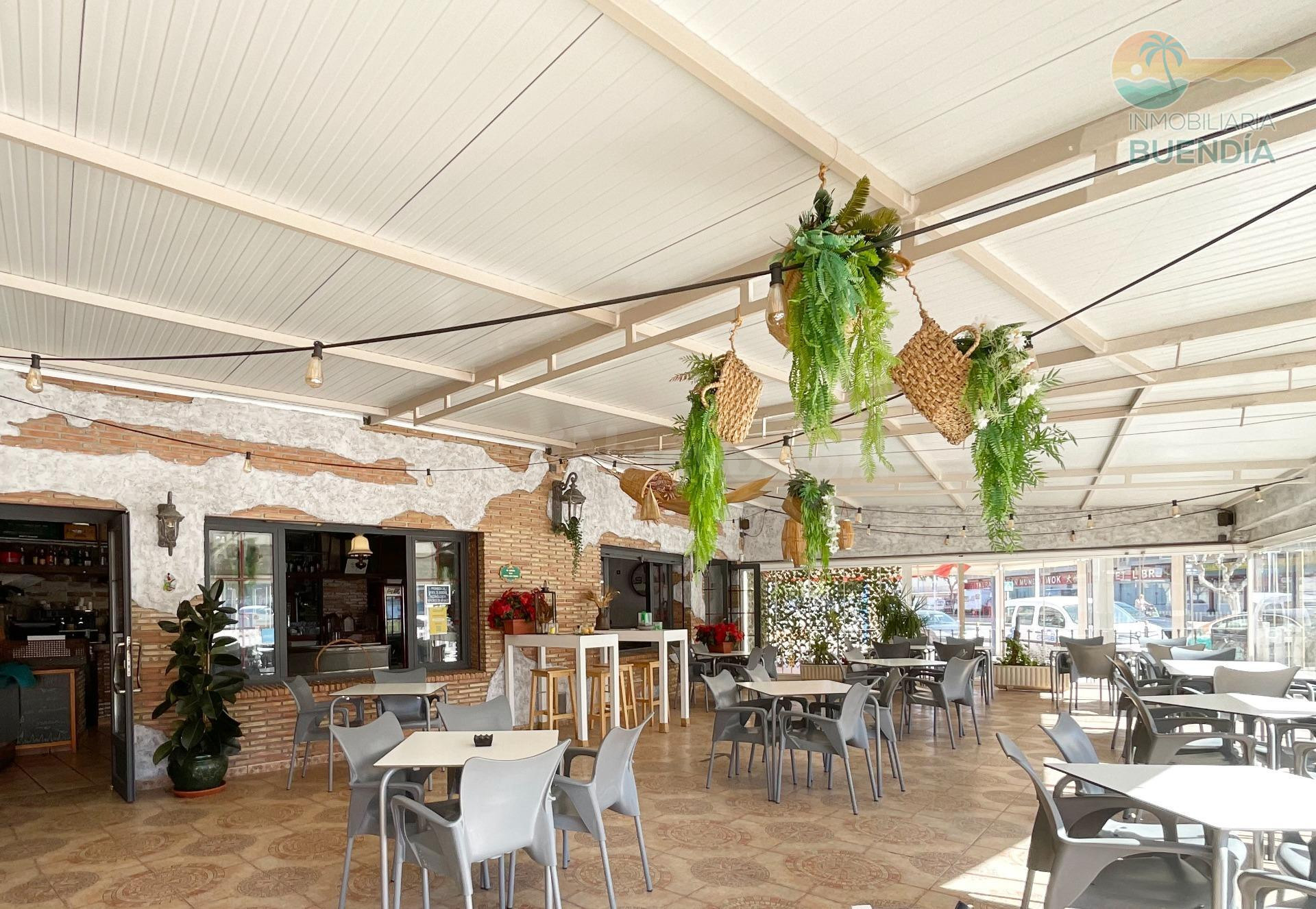 FANTASTICO LOCAL COMERCIAL EN UNA DE LAS MEJORES ZONAS DEL PUERTO DE MAZARRON