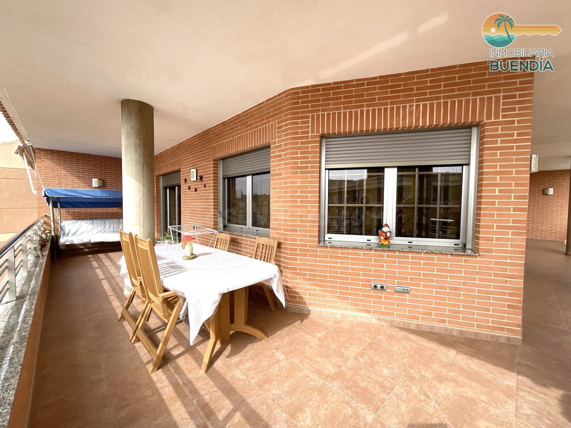 ESPECTACULAR Y EXCLUSIVA  CASA INDEPENDIENTE  EN PRIMERA PLANTA  CON  GRAN GARAJE  Y TERRAZA