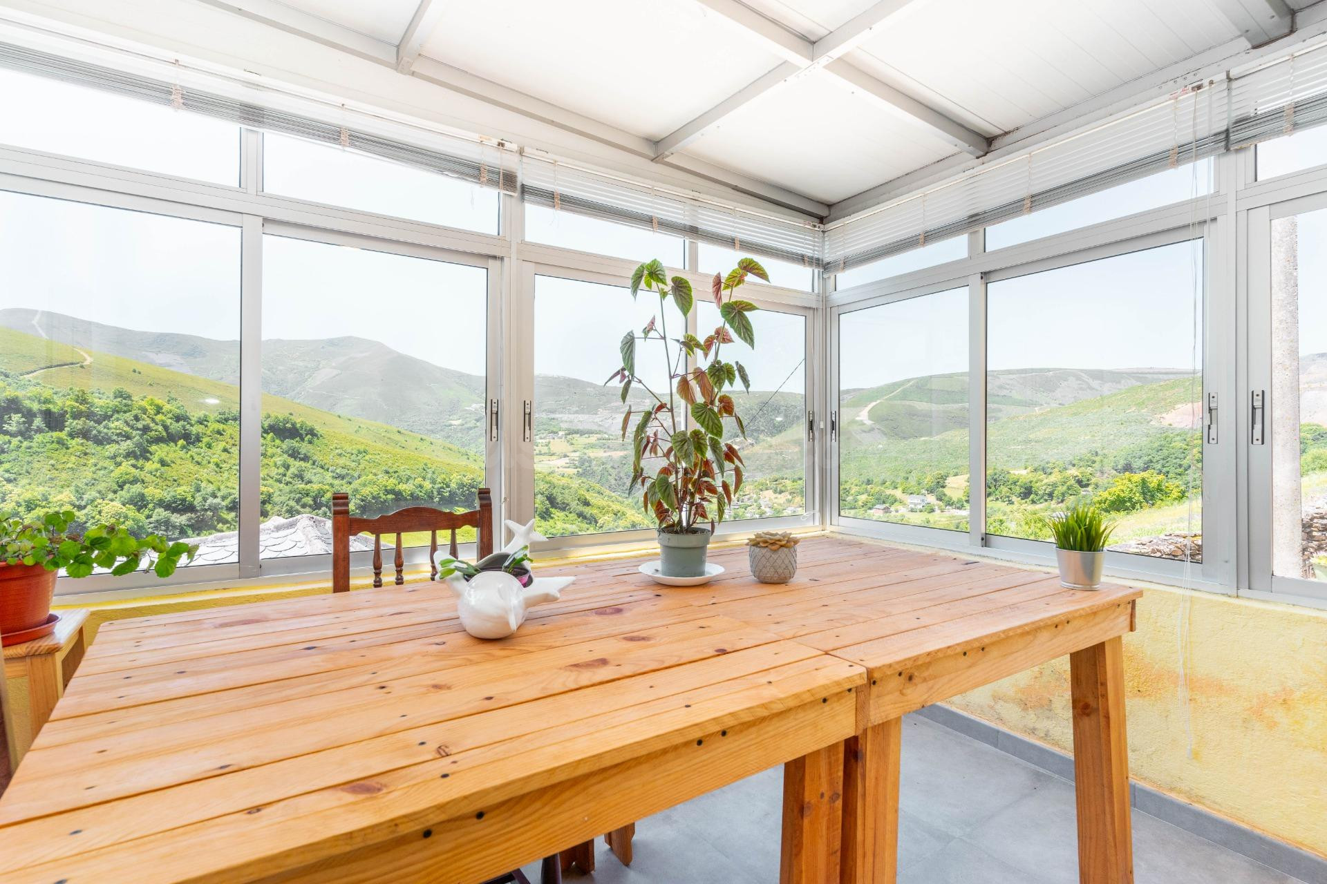 CASA CON CUADRA, QUESERÍA Y TERRENOS AGRARIOS EN TORMALEO (IBIAS).