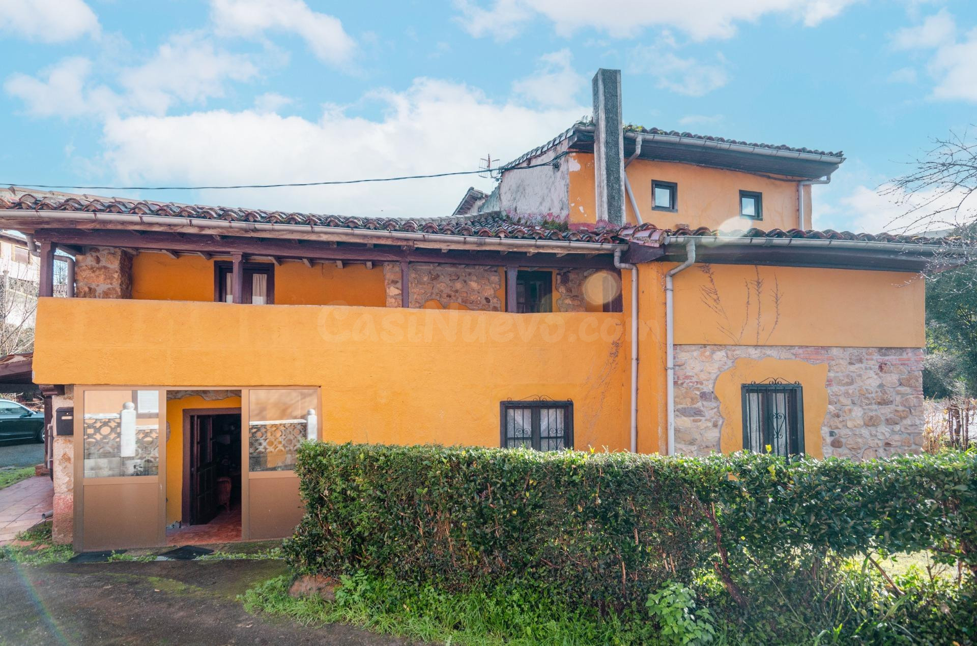 Casa típica asturiana con historia y gran potencial en Soto de Dueñas (Parres)