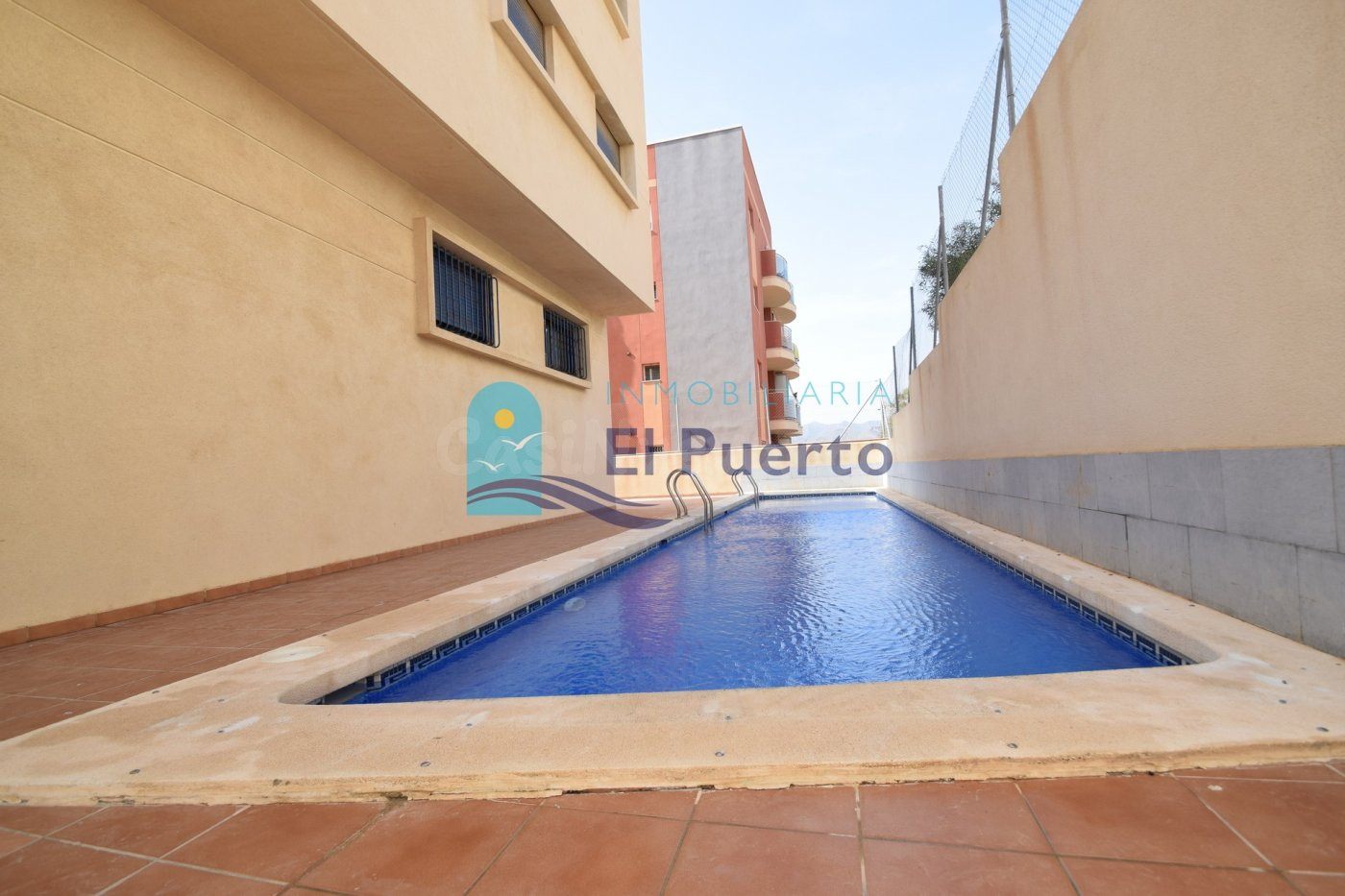 APARTAMENTO EN PLANTA BAJA CON AMPLIA TERRAZA Y VISTAS AL MAR. REF. 506