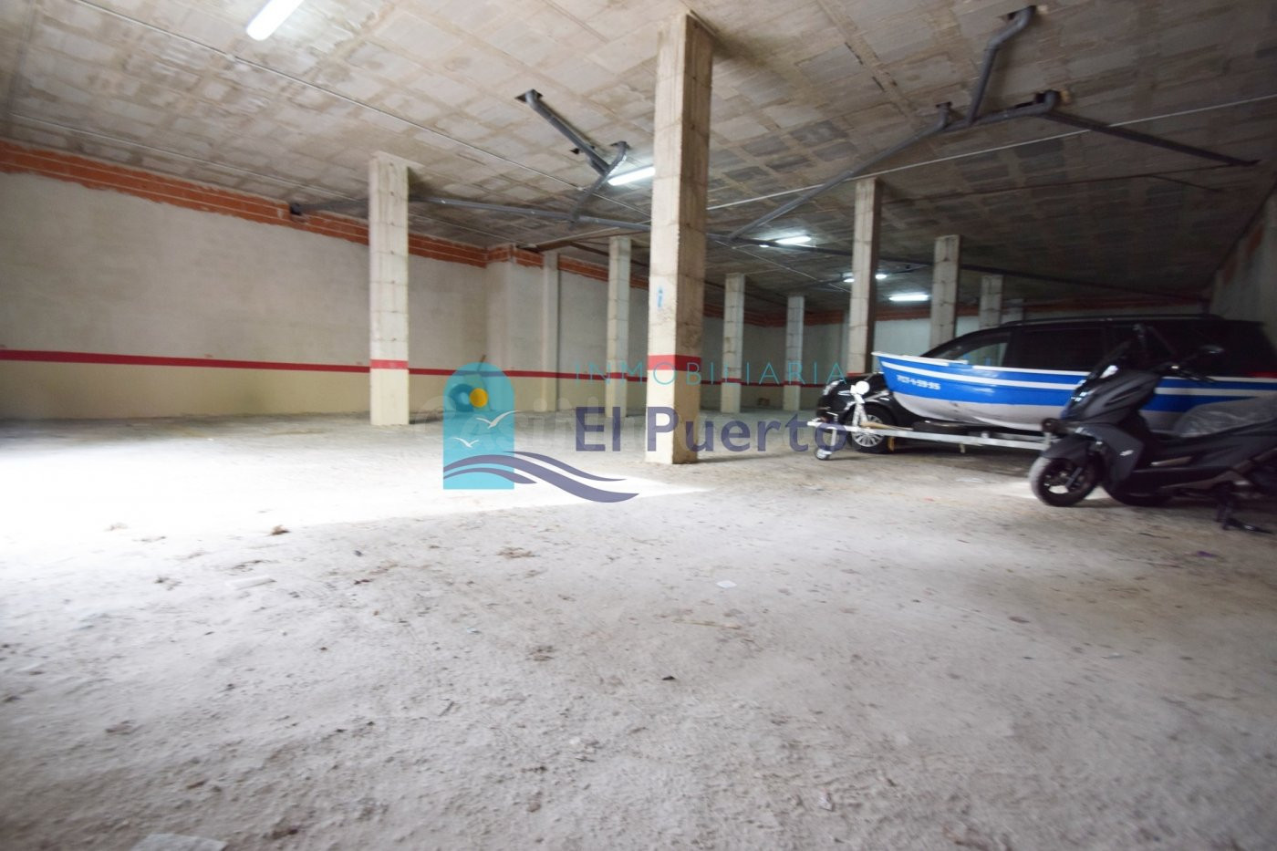 LOCAL COMERCIAL MUY AMPLIO EN EL CENTRO.-REF.518.