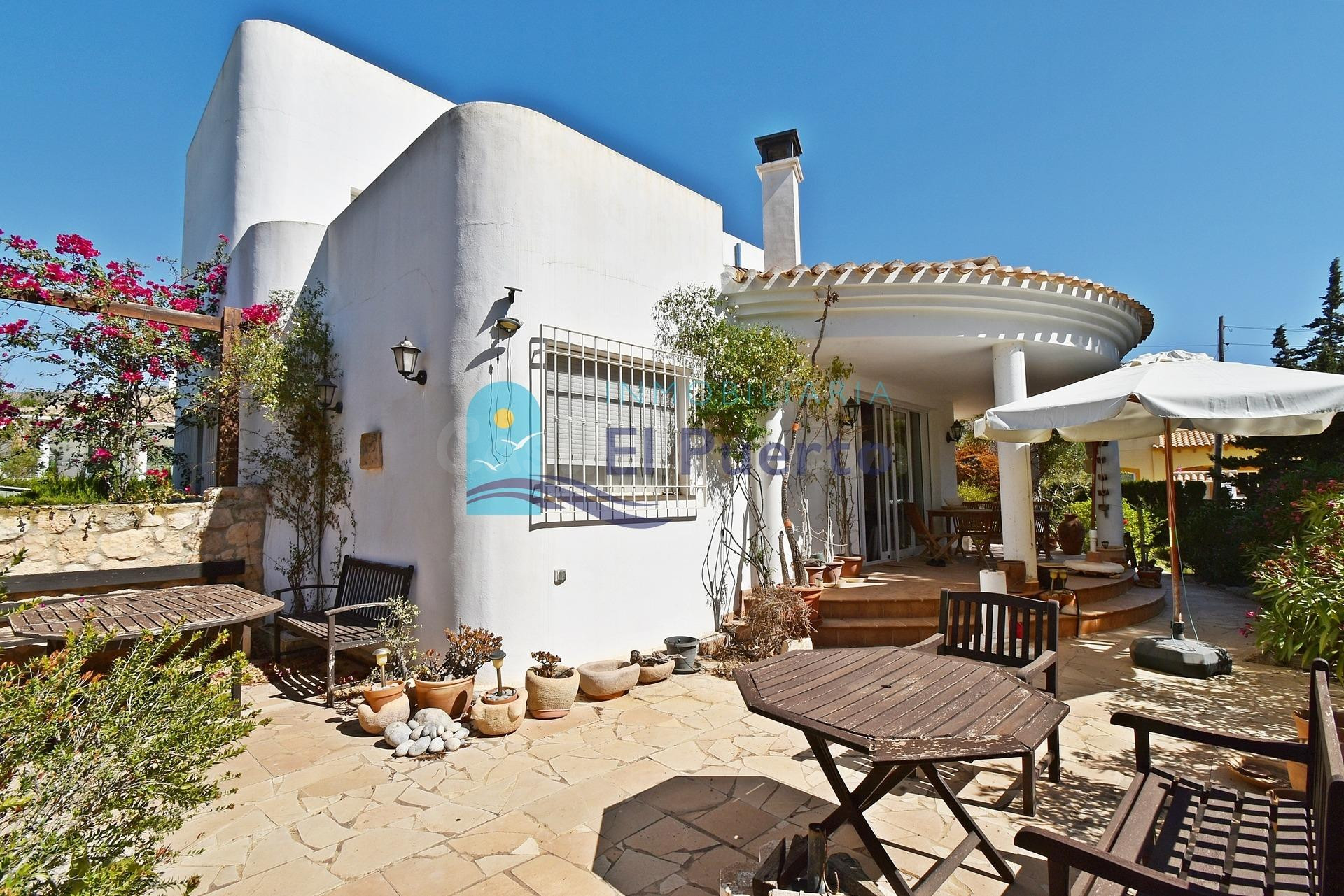 CHALET CON VISTAS AL MAR EN LA AZOHÍA - REF 1650