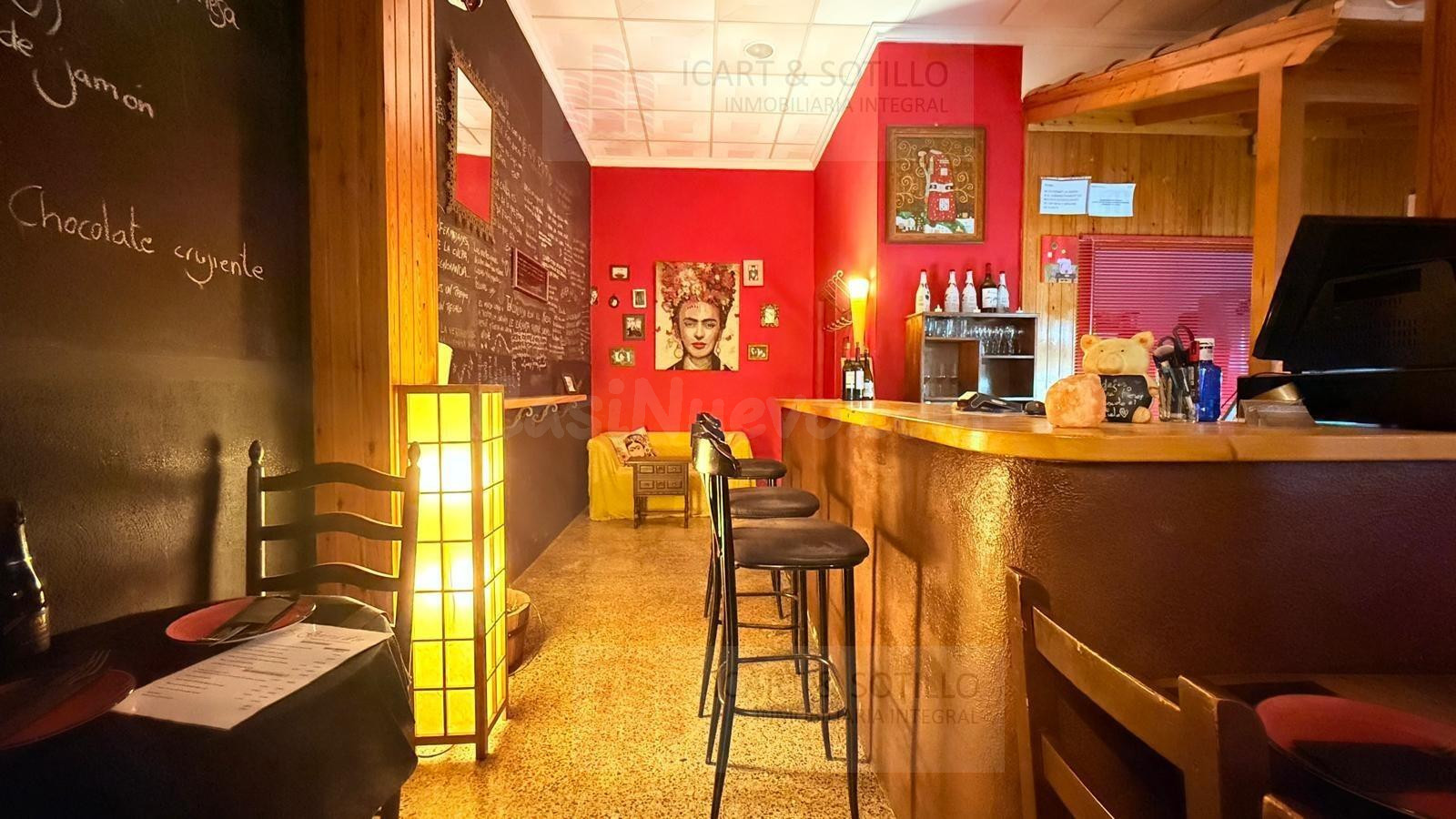 GASTROBAR VINOTECA, LOCAL EMBLEMATICO EN LA RAPITA - foto 4