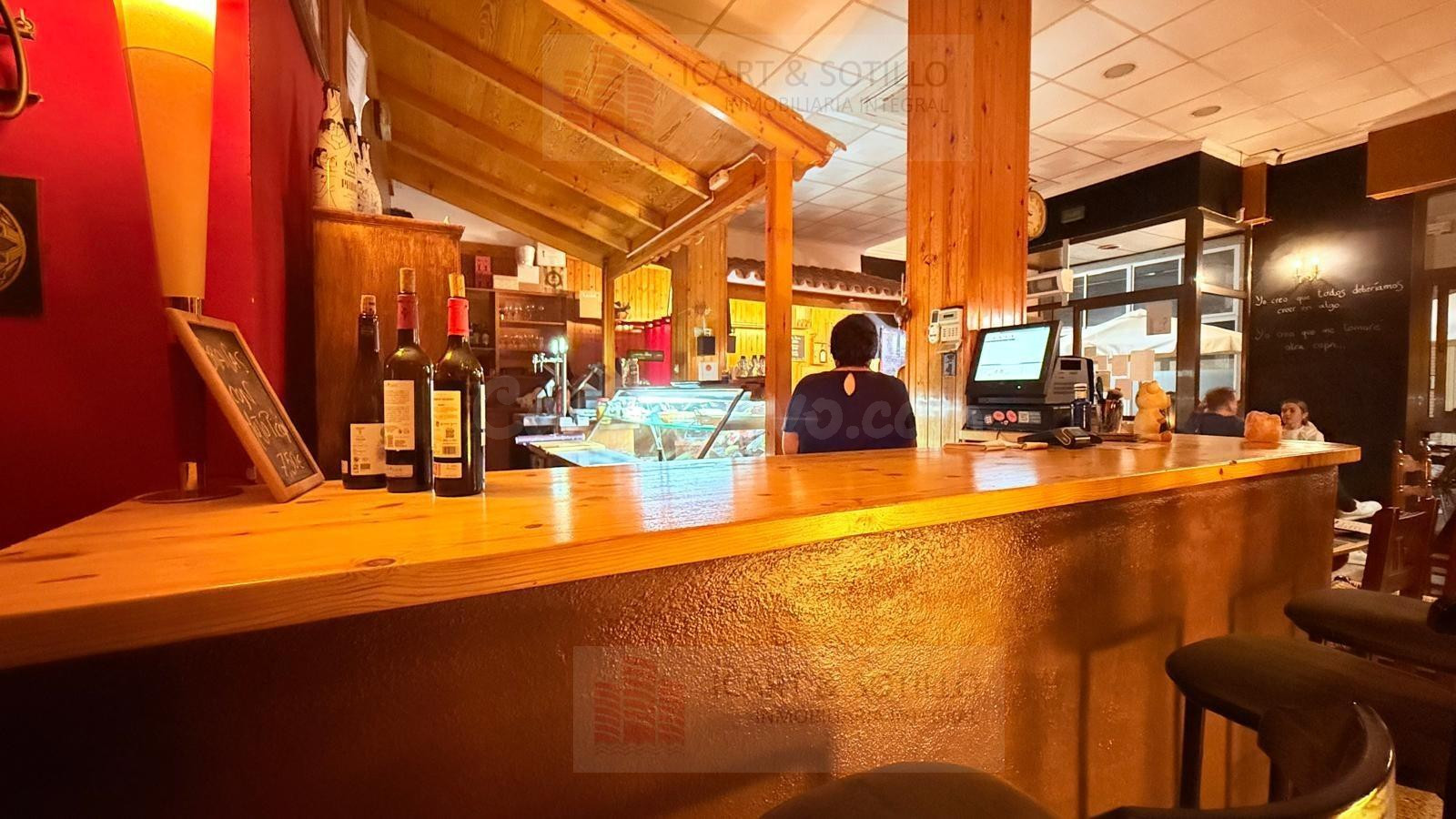 GASTROBAR VINOTECA, LOCAL EMBLEMATICO EN LA RAPITA - foto 5