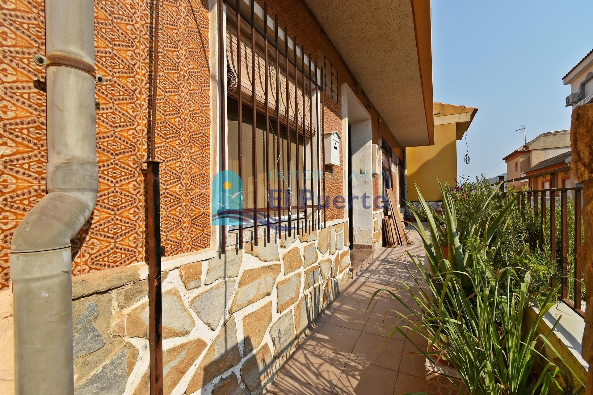 CASA EN PLANTA BAJA CON GRAN PATIO EN LA CAÑADICA – REF 363