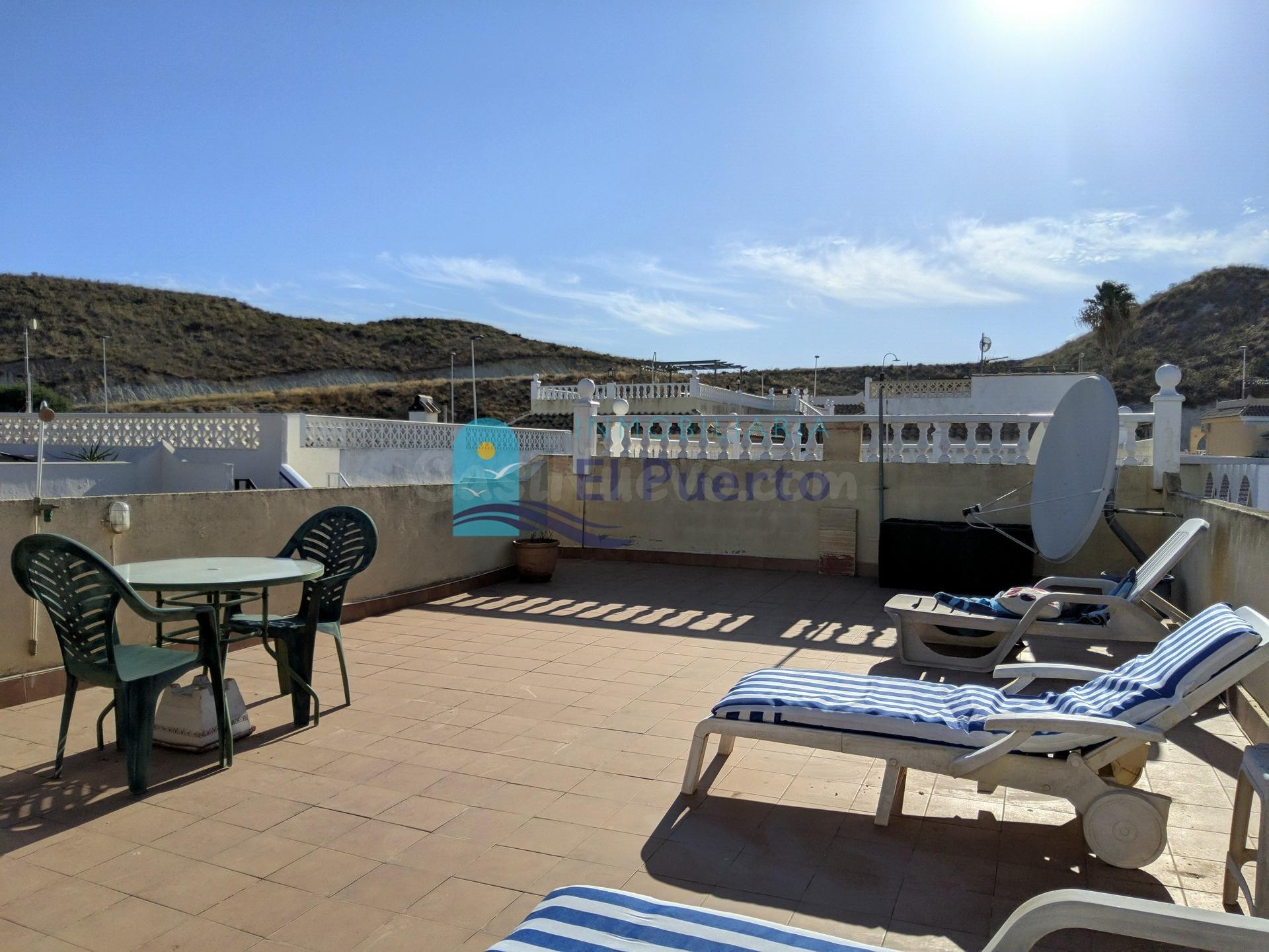 CASA SEMI-ADOSADA EN CAMPOSOL CON SOLÁRIUM Y POTENCIAL APARTAMENTO EN EL SOTANO – REF 1322