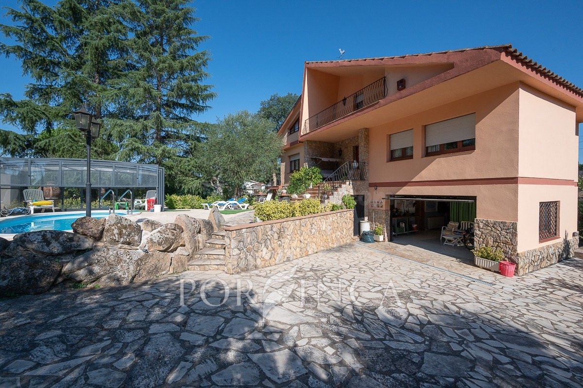 Casa unfamiliar de 5 habitaciones con piscina en preciosa ur - foto 4
