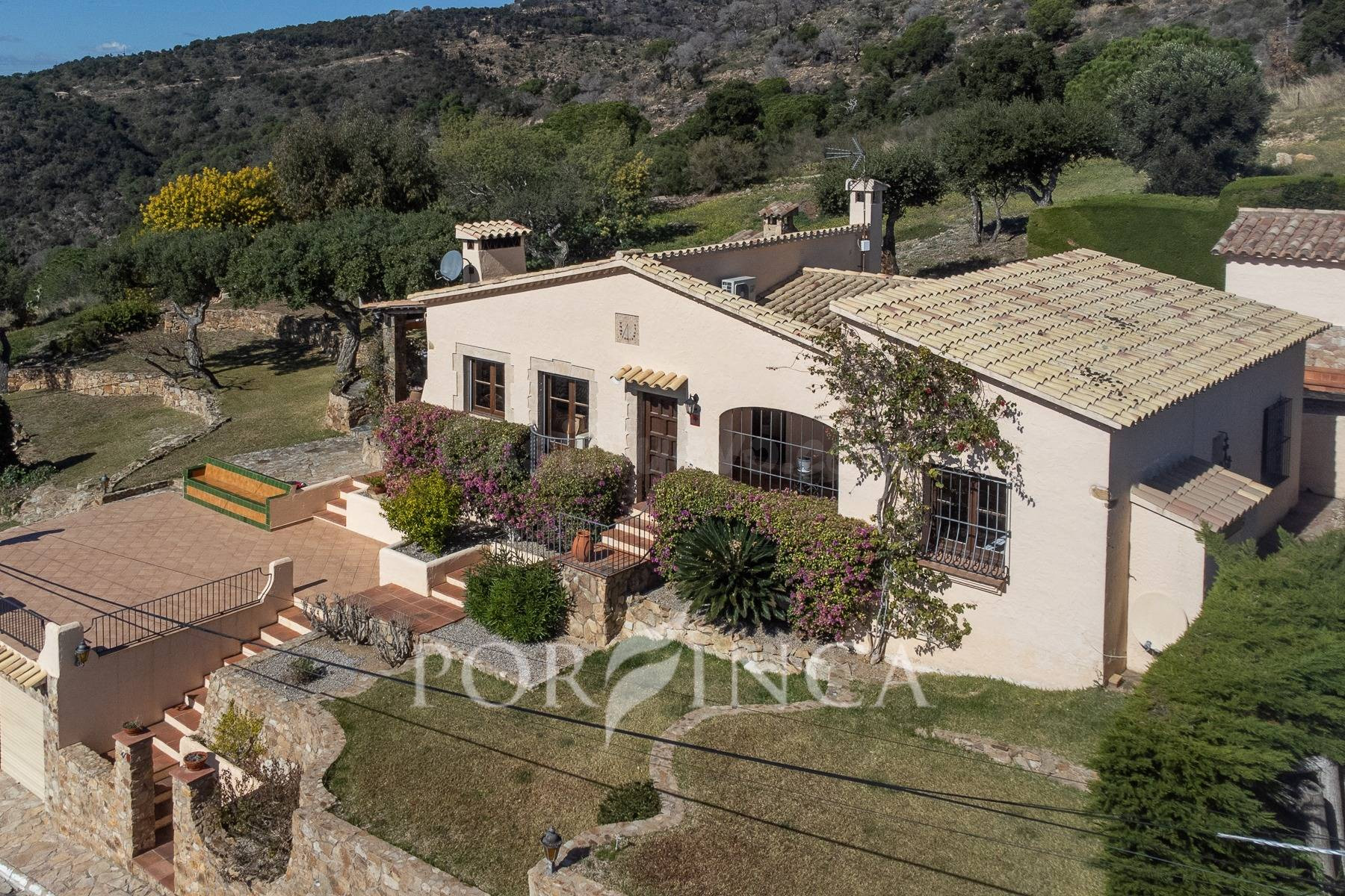 Villa de estilo mediterráneo con vistas panorámicas al mar cerca del centro de Castell d'Aro.
