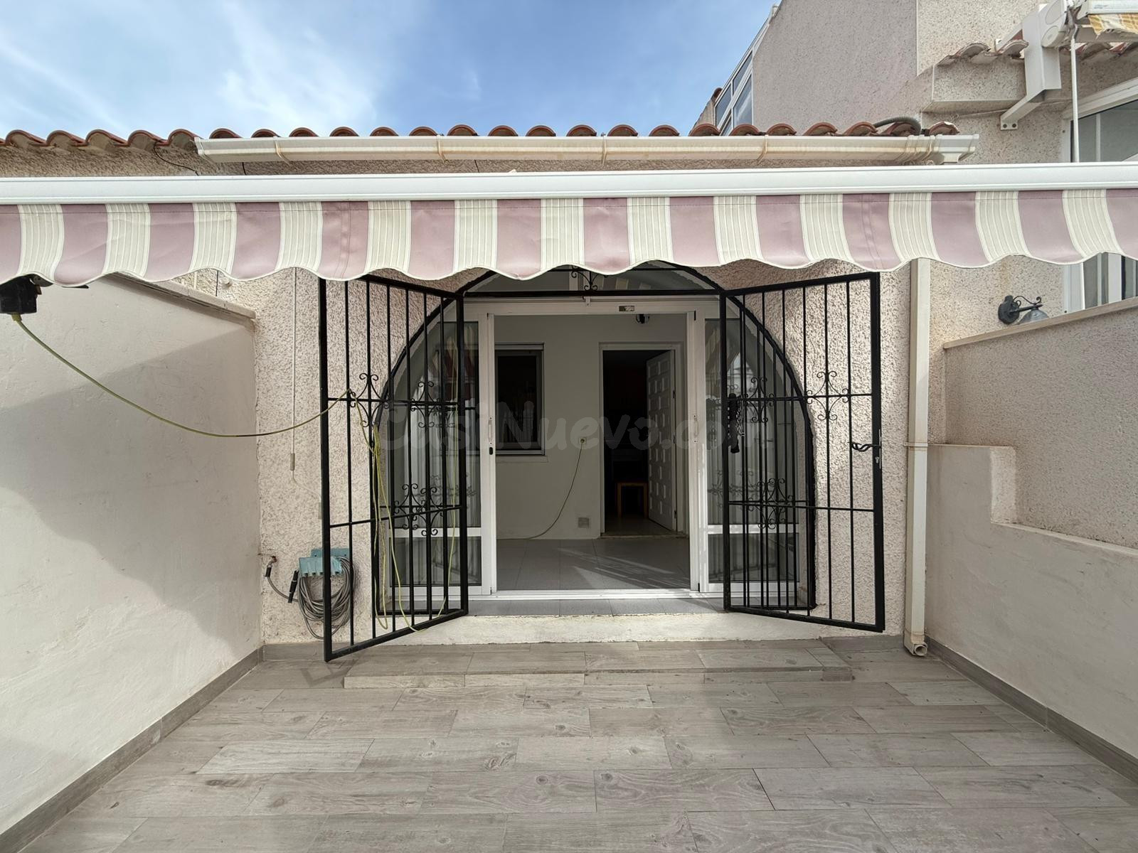 BONITO ADOSADO DE 1 DORMITORIO EN ZONA SAN LUIS DE TORREVIEJ