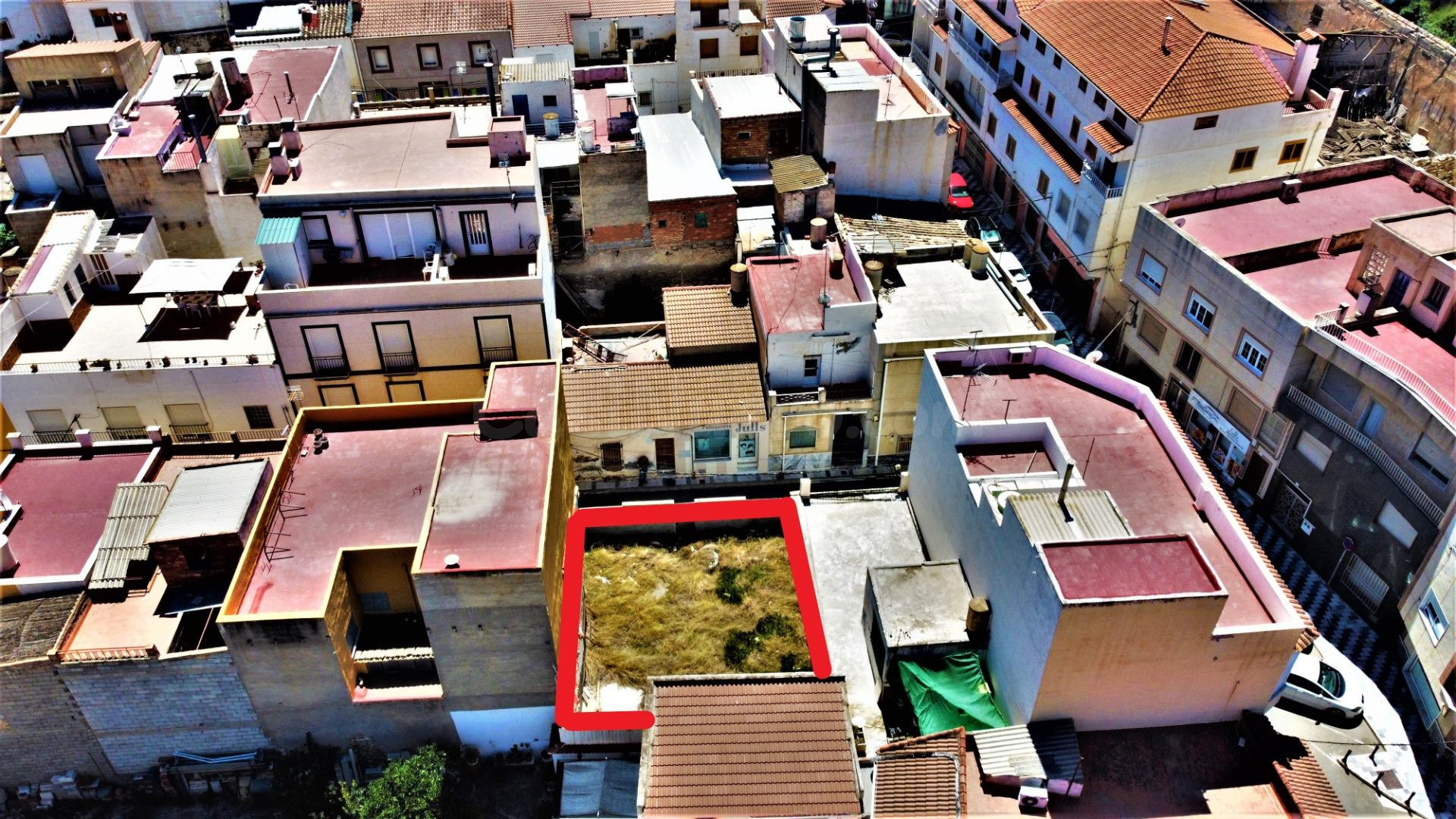 Solar en venta con emocionante proyecto de local y casa en el corazón de la zona más vibrante