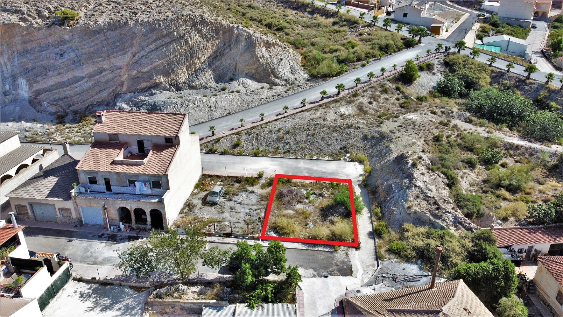 Solar en pueblo tranquilo en plena expansión con piscina municipal cercana